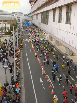東京マラソン2012、ゆりかもめ有明駅から