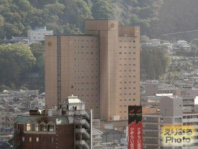 別府タワーから見た亀の井ホテル別府店