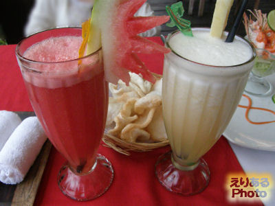 Watermelon JuiceとPineapple Juice＠Loco Cafe（ロコ・カフェ）