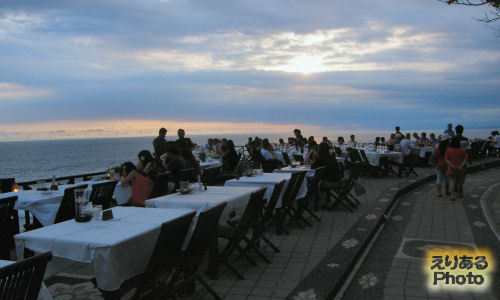 Melasti Tanah Lot（seafood restaurant on the cliff）
