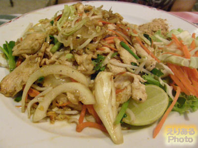PHAD THAI（パッタイ）－FRIED NOODLE THAI STYLE WITH CHICKEN