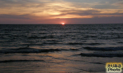 バンタオビーチから見たアンダマン海へ沈む夕陽