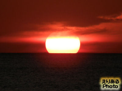 バンタオビーチから見たアンダマン海へ沈む夕陽