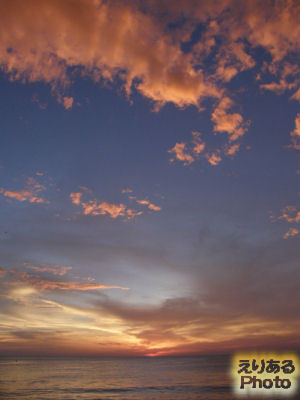 バンタオビーチから見たアンダマン海へ沈む夕焼け
