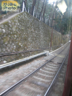 箱根登山電車、スイッチバックで折り返し